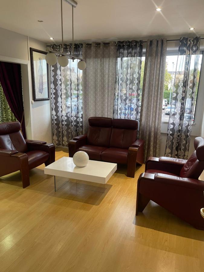 A 2 Pas De La Gare Apartment *